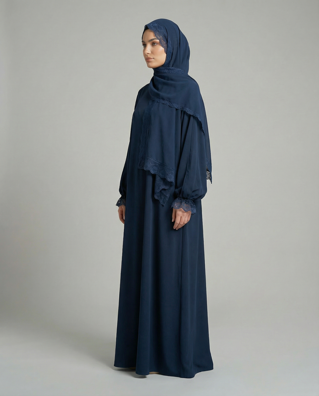 Dantel Detaylı Lacivert Abaya