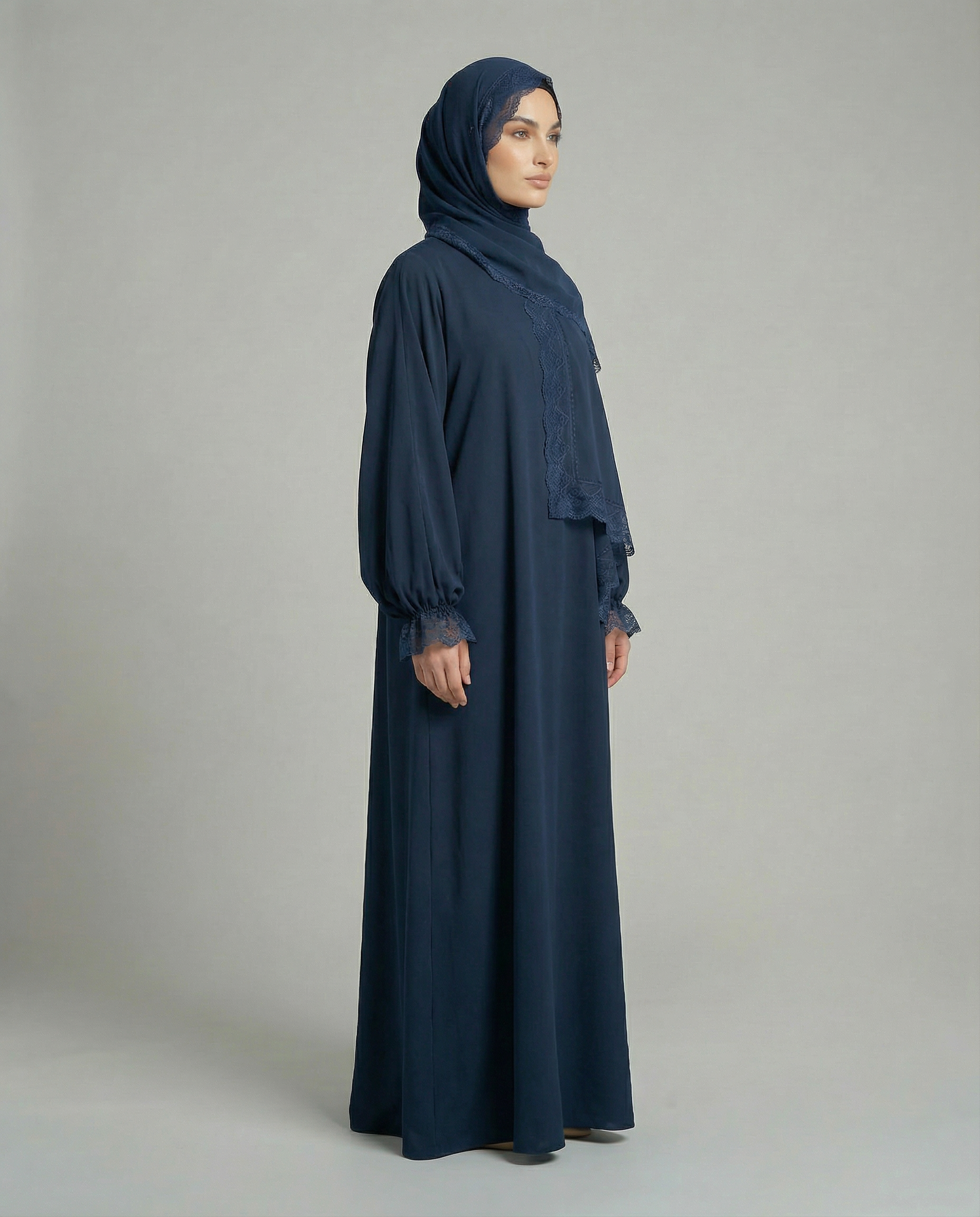 Dantel Detaylı Lacivert Abaya